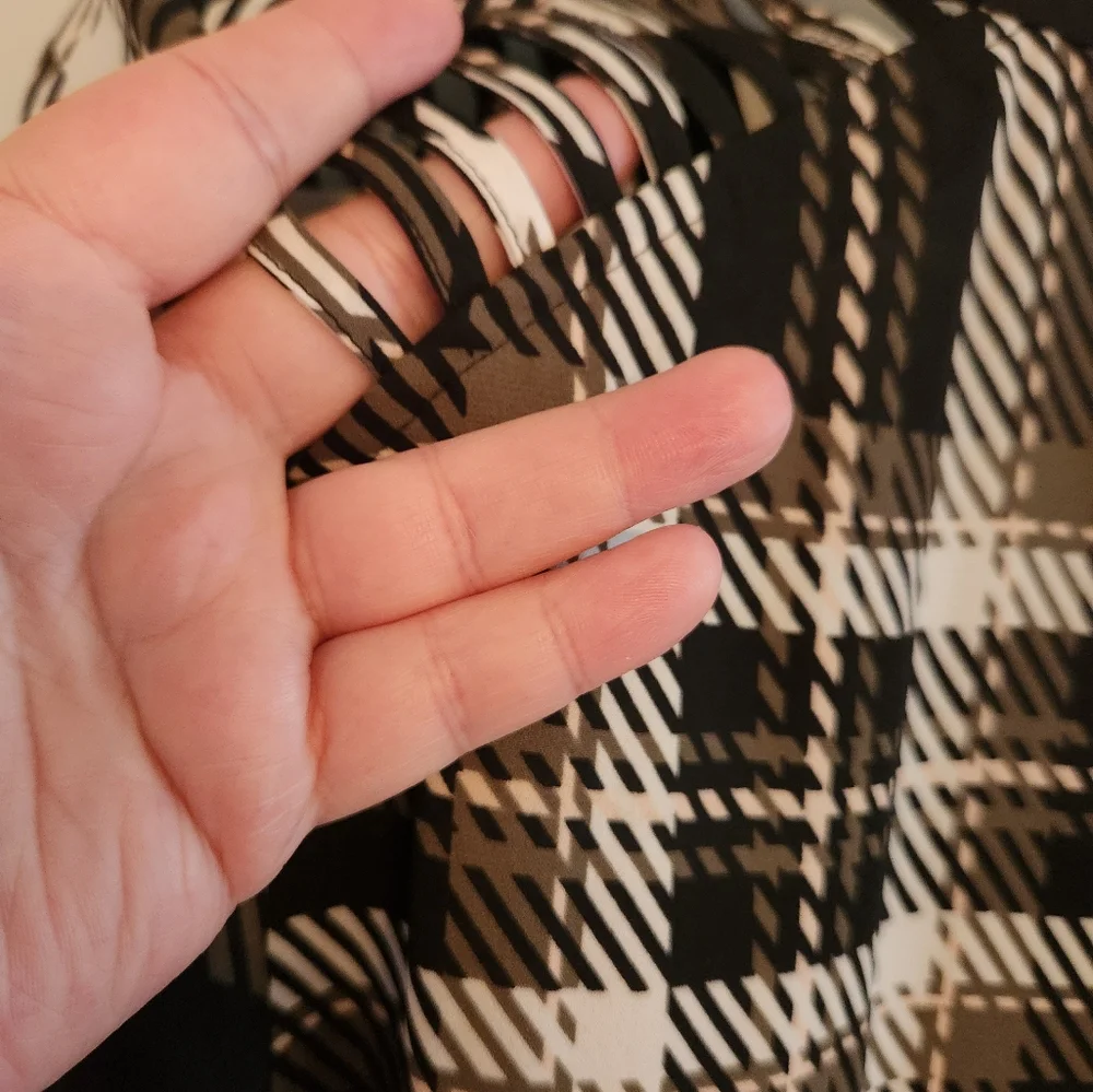 EUC Candies Womens Print Blouse with Cut Out Shoulder Design.  UNIQUE.  SIZE M - Picture 5 of 6